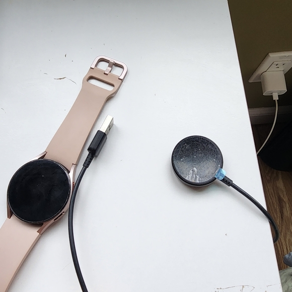 Samsung and Smartwatch with Circular Display and Adjustable Strap Size M 20mm - Picture 8 of 13